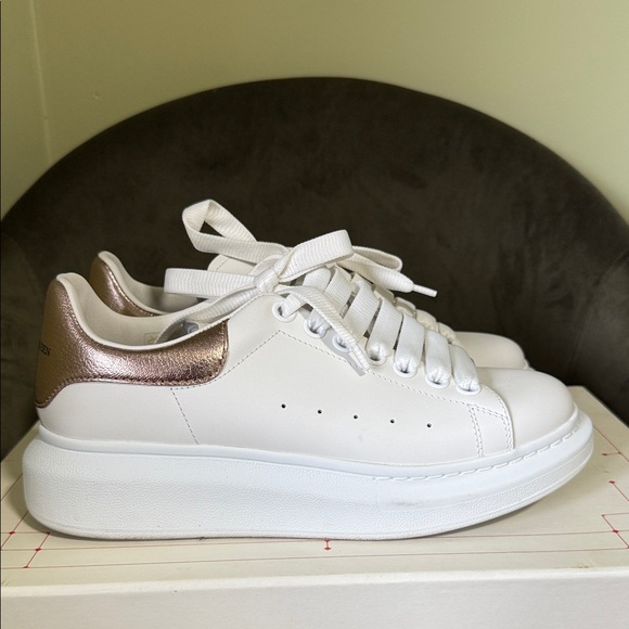 Alexander McQueen Sneakers - Picture 1 of 8